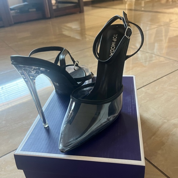 Black Heels - Picture 5 of 13